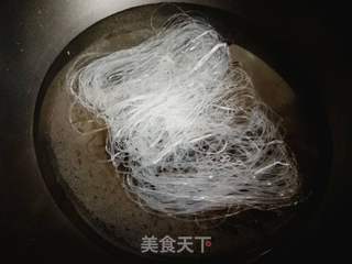 平菇韭菜粉丝鸡蛋饺的做法步骤:2