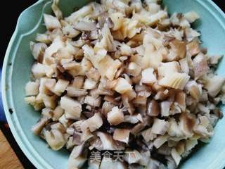 平菇韭菜粉丝鸡蛋饺的做法步骤:5