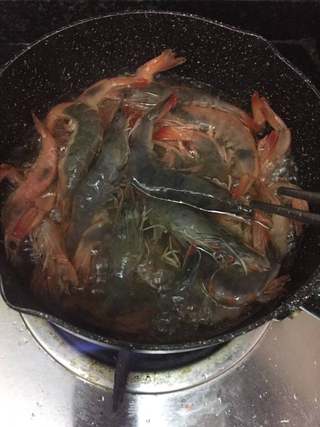 椒盐基围虾的做法步骤:4