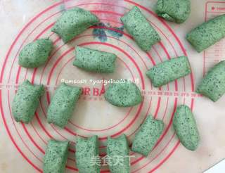 菠菜柳叶包子的做法步骤:7