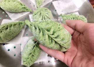 菠菜柳叶包子的做法步骤:10