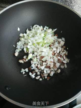 香菇芹菜.虾仁炒饭的做法步骤:7