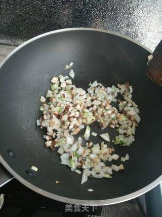 香菇芹菜.虾仁炒饭的做法步骤:8