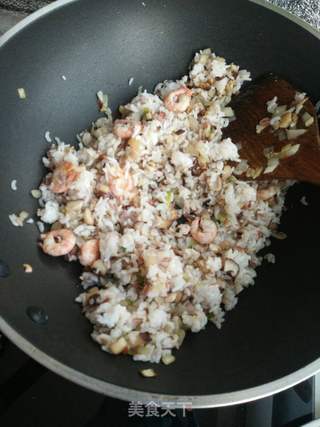 香菇芹菜.虾仁炒饭的做法步骤:11