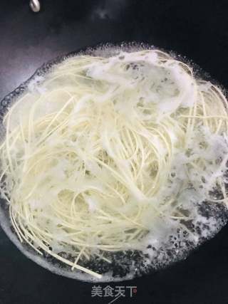 西红柿酸甜面的做法步骤:4