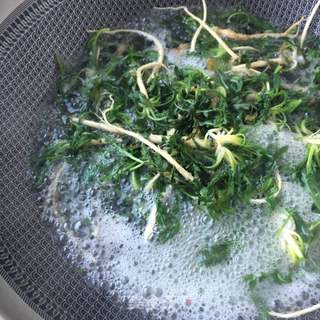 蒜末拌荠菜的做法步骤：5