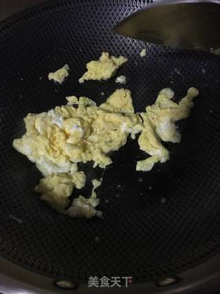 五彩虾仁炒饭的做法步骤:7