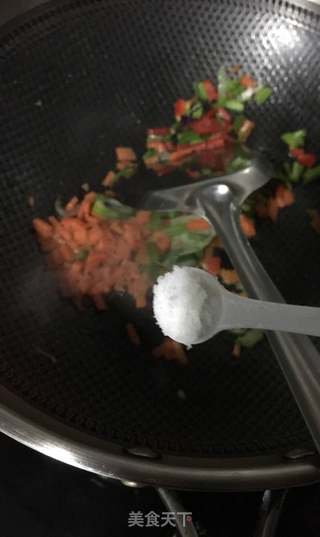 五彩虾仁炒饭的做法步骤:11