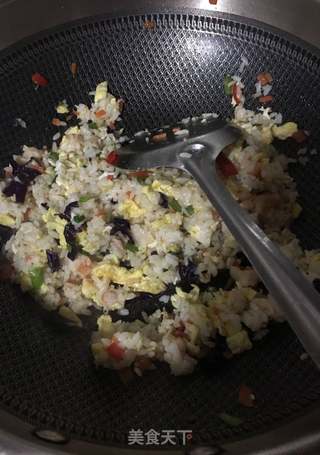 五彩虾仁炒饭的做法步骤:18