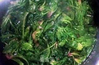 麻辣油拌菠菜的做法步骤:2