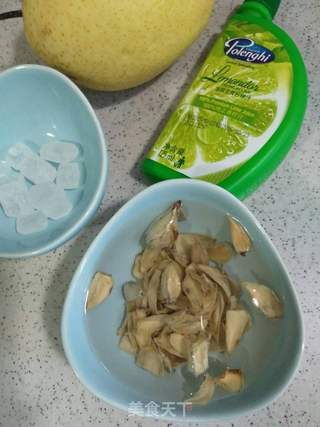 百合雪梨汤水的做法步骤:2