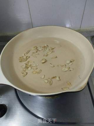百合雪梨汤水的做法步骤:3