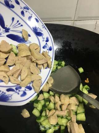 肉丸子炒饭的做法步骤：4