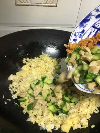 肉丸子炒饭的做法步骤:10