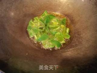 青椒炒木耳的做法步骤:3