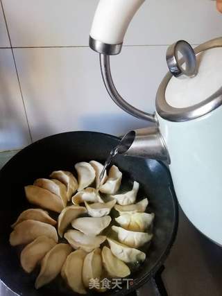 蛋煎饺~快手早餐的做法步骤:3