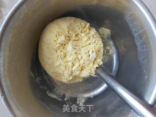 简单营养养胃的玉米面粥------上班族的首选的做法步骤:2