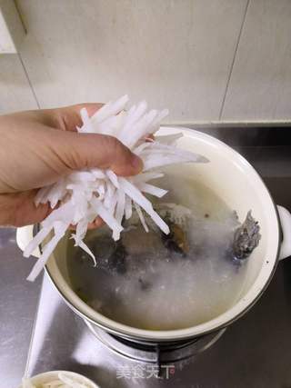 萝卜丝鲫鱼汤的做法步骤:10
