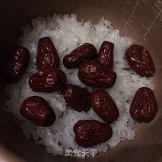 红枣银耳汤的做法步骤:3