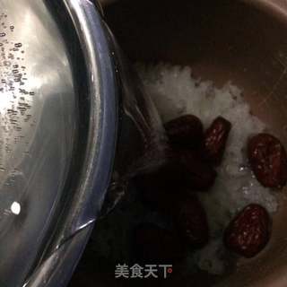 红枣银耳汤的做法步骤:4