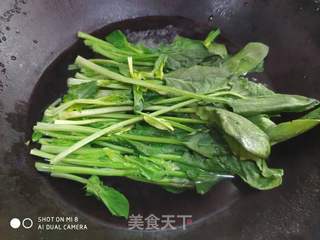 菠菜鸡蛋饼的做法步骤：2