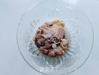 韭菜河蚌汤的做法步骤：2