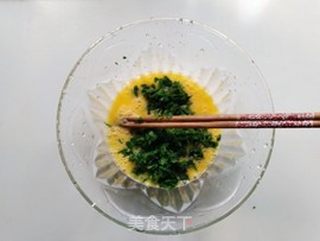 芹菜叶煎鸡蛋的做法步骤:5