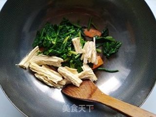 菠菜炒腐竹的做法步骤:7