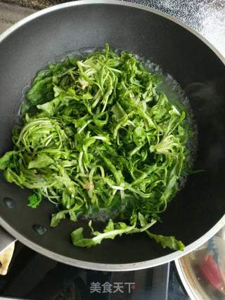 荠菜虾仁水饺的做法步骤:3