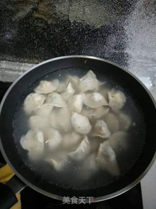 荠菜虾仁水饺的做法步骤:17
