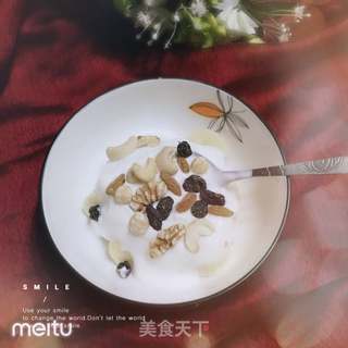 香蕉坚果拌酸奶的做法步骤：4