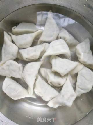 荠菜煎饺的做法步骤:7