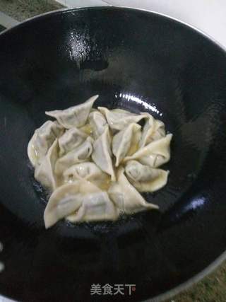 荠菜煎饺的做法步骤:9