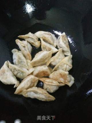 荠菜煎饺的做法步骤:10
