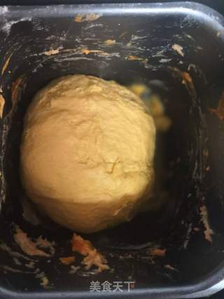肉松胡萝卜包的做法步骤:4