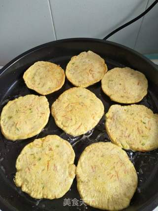 胡萝卜芹菜早餐饼的做法步骤:9