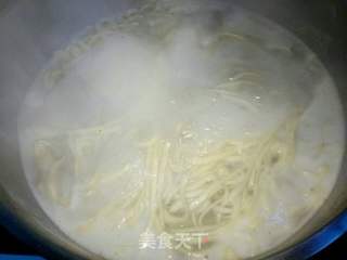 香菇猪肉炸酱面的做法步骤:5