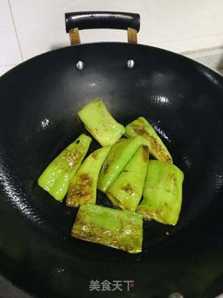 鼓油虎皮青椒的做法步骤:2