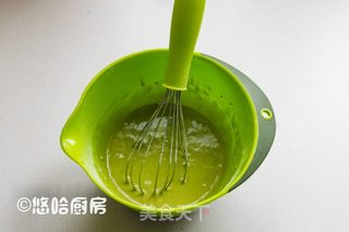 抹茶草莓蛋糕卷的做法步骤:4