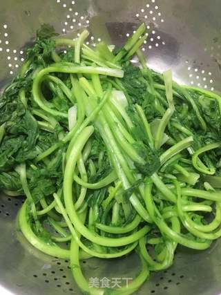时令蔬菜  苔菜烫面蒸饺的做法步骤：2
