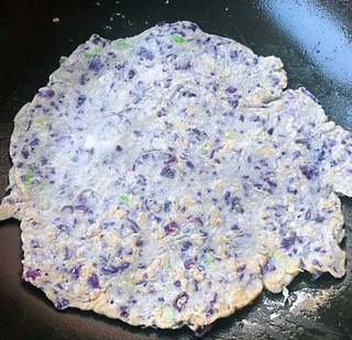 紫甘蓝煎蛋饼的做法步骤:8