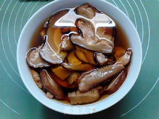 香葱蘑菇肉馅的做法步骤:2