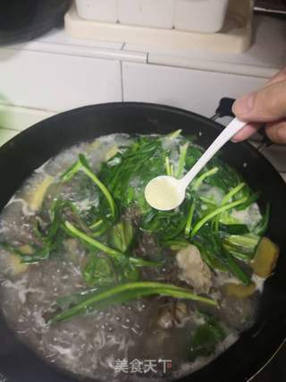 筒骨韭菜荞麦面的做法步骤:4