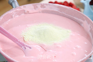 【草莓牛轧糖】的做法步骤：4