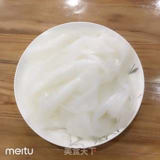 黄瓜拌粉皮的做法步骤：1