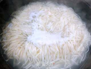虾滑海菜面的做法步骤:2