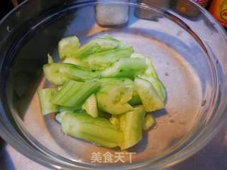 黄瓜拌干豆腐(千张)的做法步骤:2