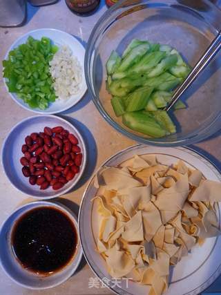 黄瓜拌干豆腐(千张)的做法步骤:4