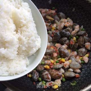 海鲜炒饭的做法步骤:6