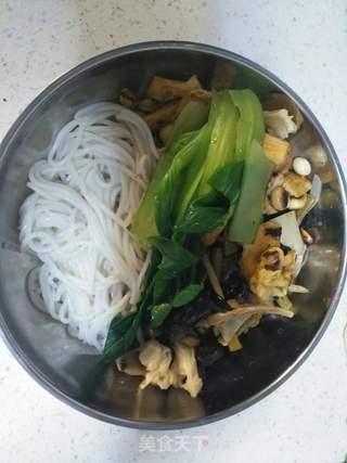 广西美食:螺蛳粉的做法步骤:7